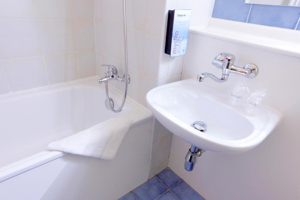 Campanile Clermont-Ferrand ~ Thiers Hotell Rom bilde
